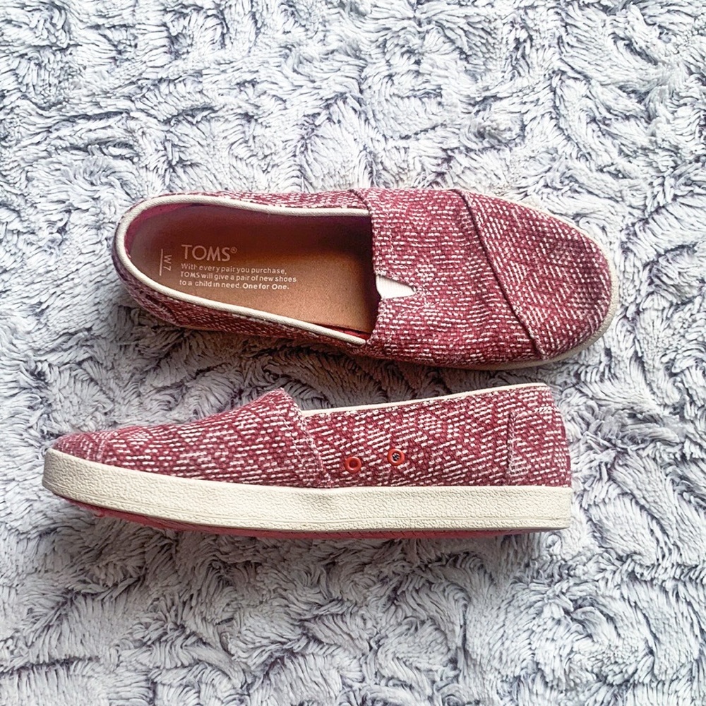 TOMS Avalon 7W Slip-Ons ☆